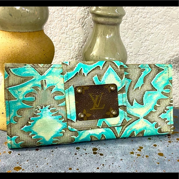 NWT Keep It Gypsy Turquoise Tooled Genuine Leather Wallet - Picture 9 of 16
